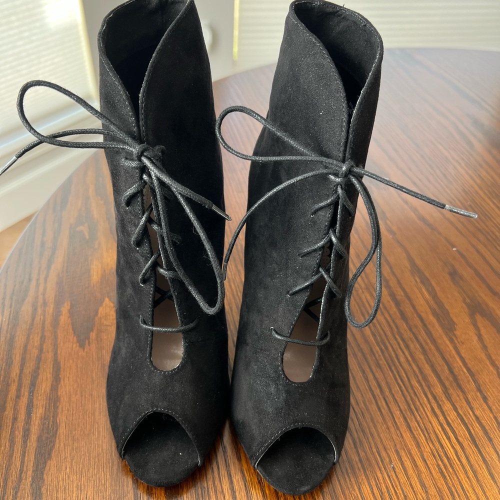 Shoe Dazzle 8.5 Peep Toe Boots